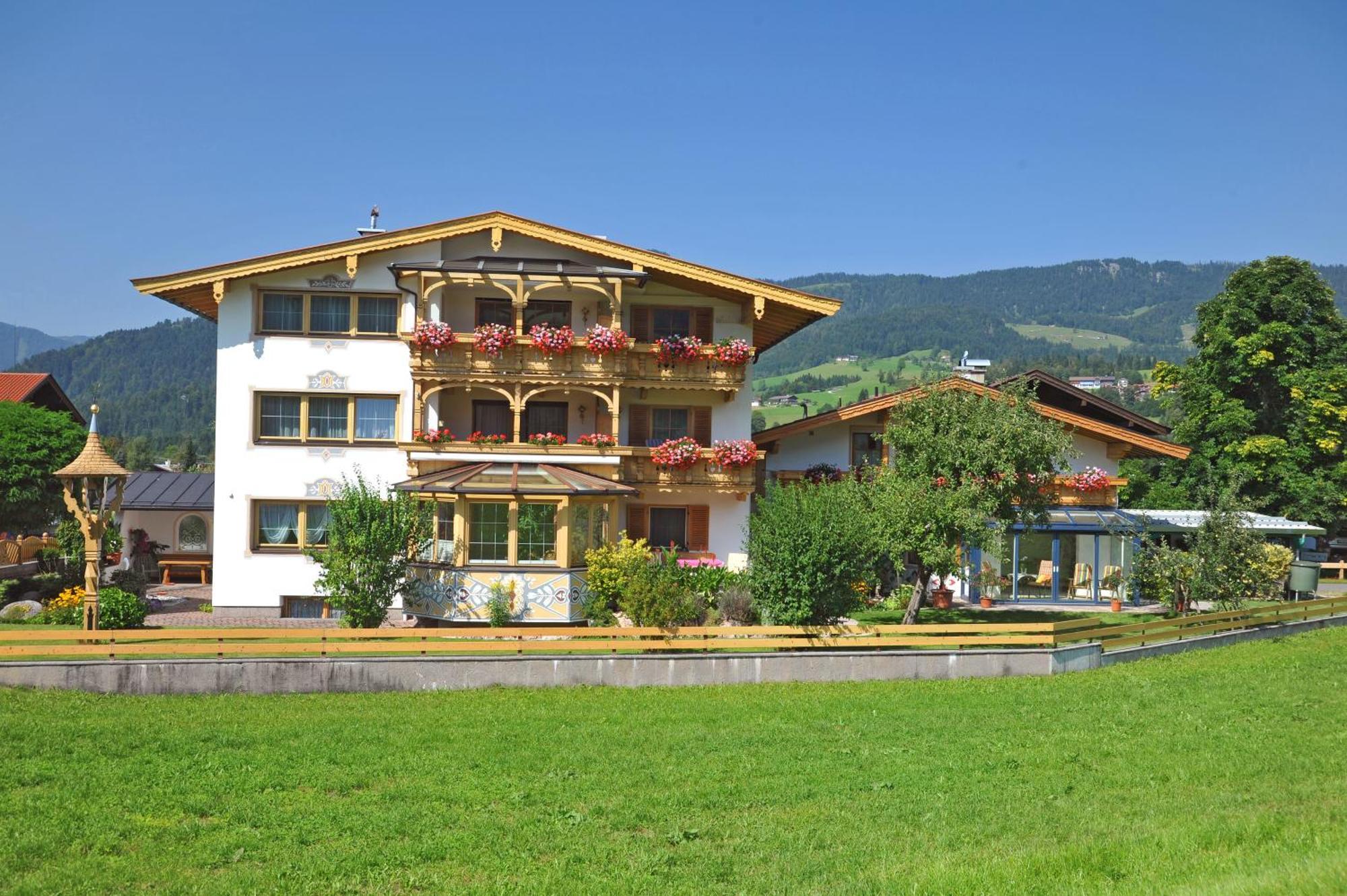 Haus Unterberg Hotel Kossen Exterior photo